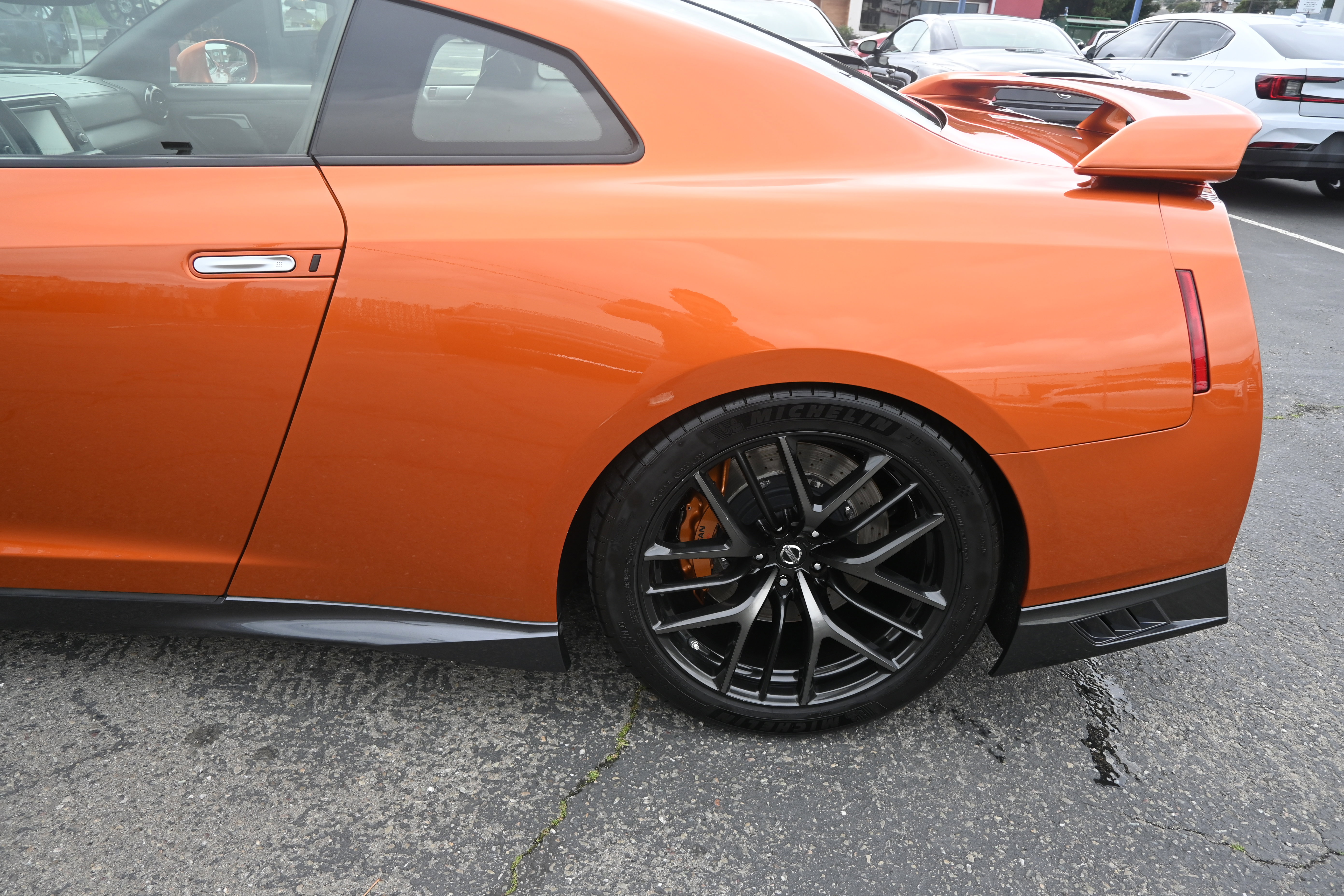 Used 2017 Nissan GT-R Premium image 18