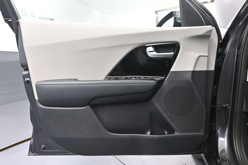 Used 2019 Kia Niro EX FWD image 18