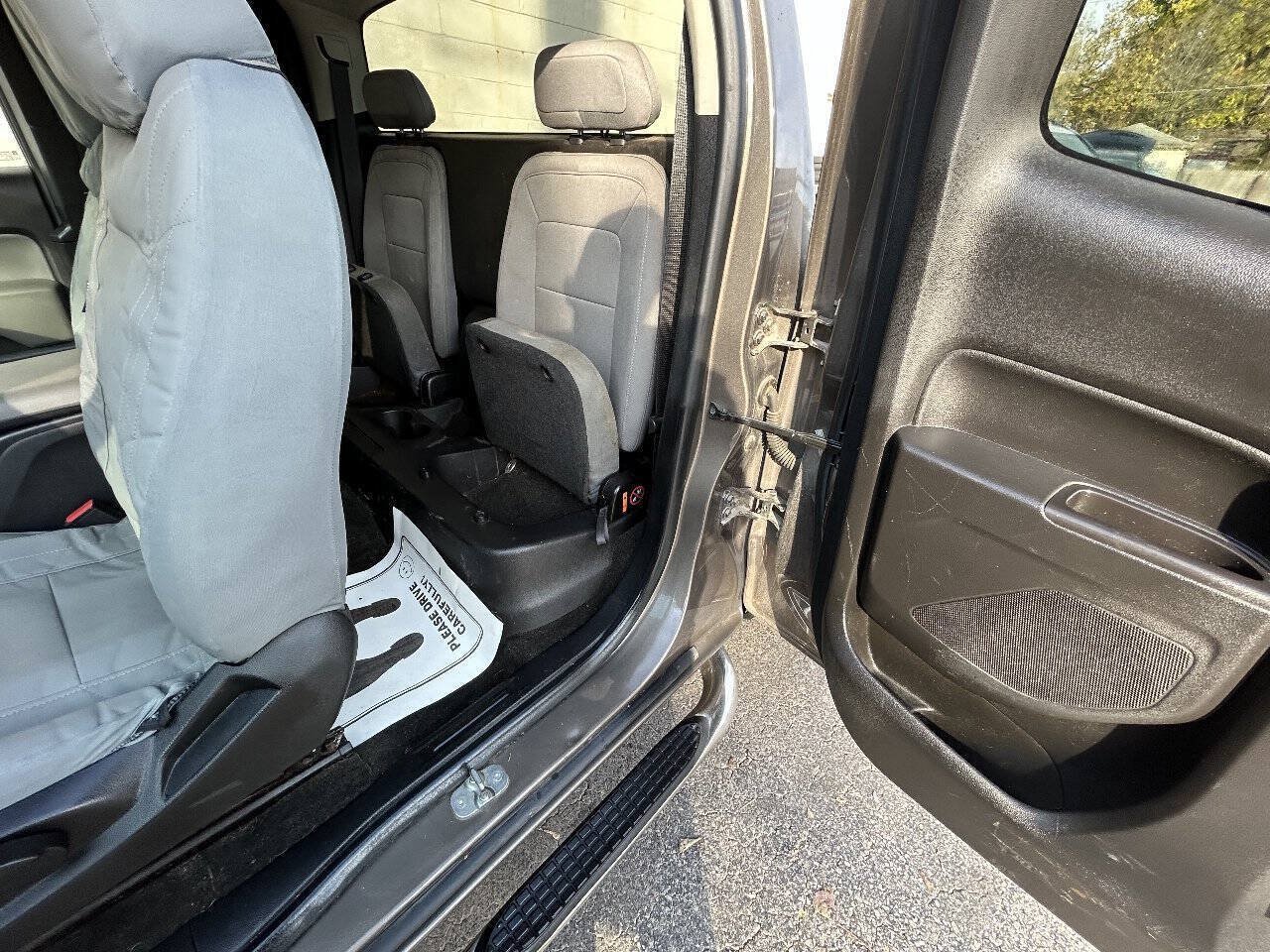 Used 2015 Chevrolet Colorado W/T RWD image 12