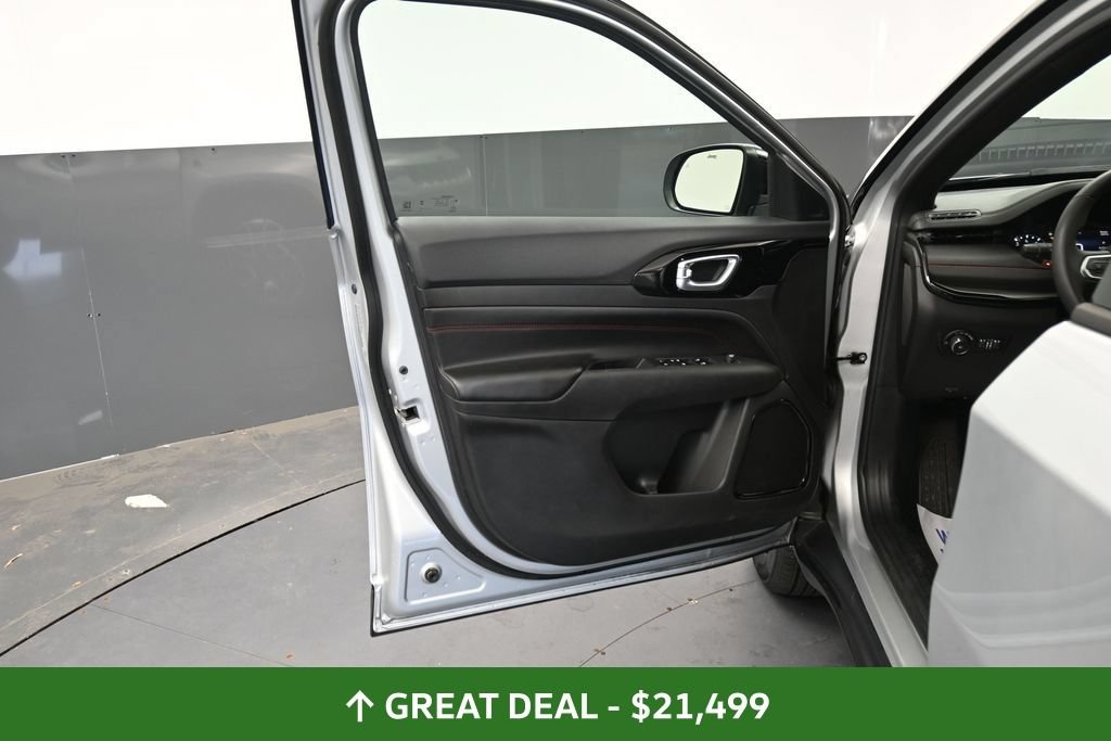 Used 2025 Jeep Compass Trailhawk AWD/4WD image 26
