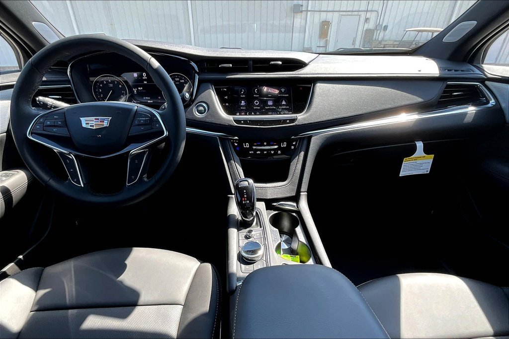 New 2025 Cadillac XT5 Premium Luxury w/ Technology Package FWD image 5