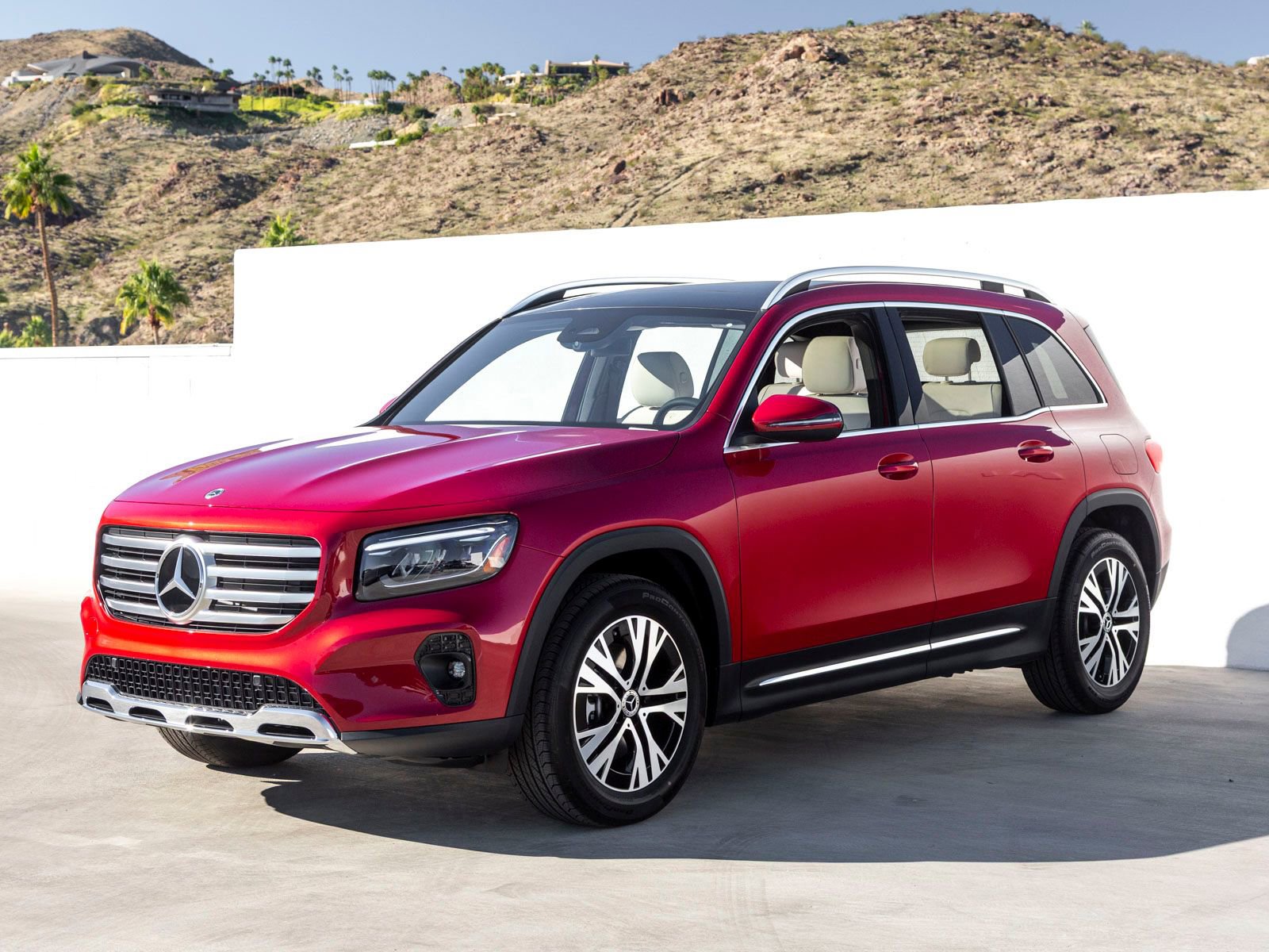 Used 2026 Mercedes-Benz GLB 250 image 1