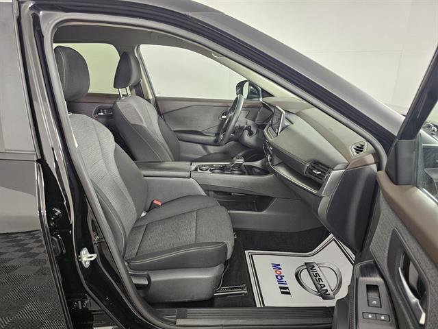 Used 2023 Nissan Rogue SV image 13