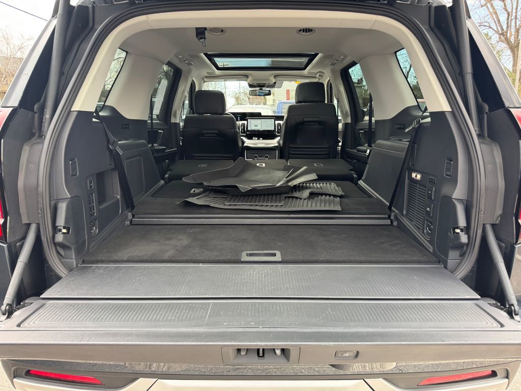 Used 2025 Ford Expedition Platinum w/ Driver's Package AWD/4WD image 14