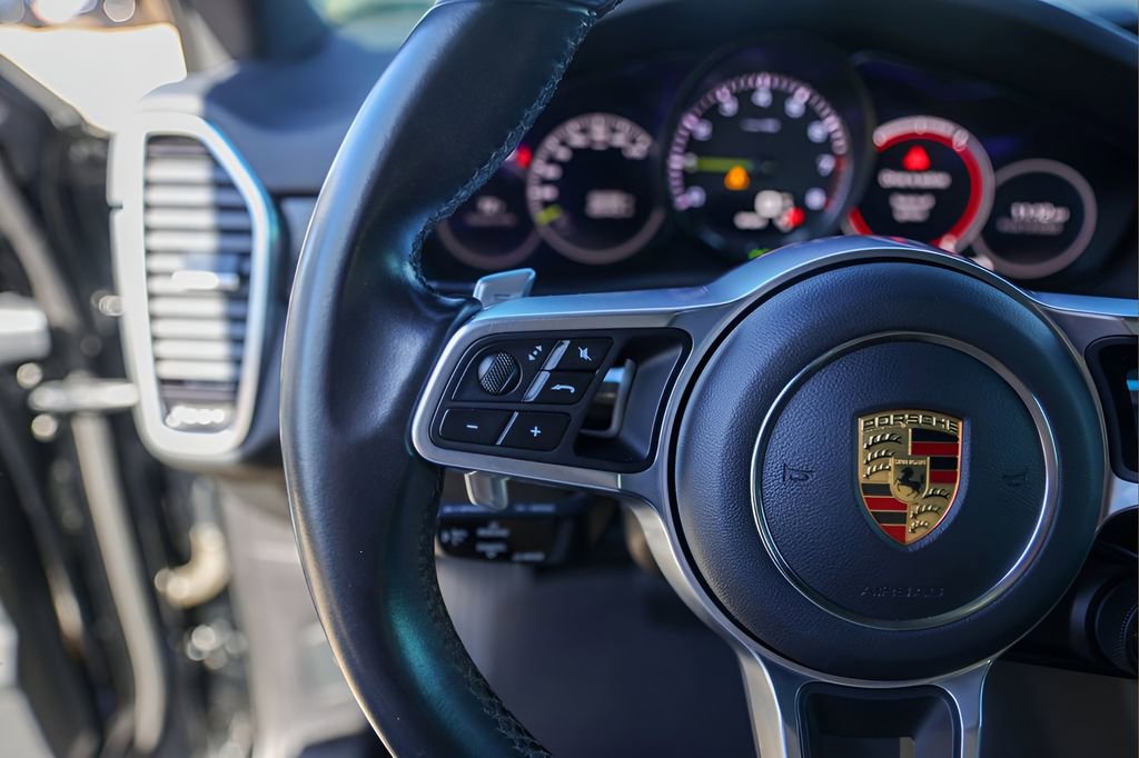 Used 2020 Porsche Cayenne E-Hybrid image 14