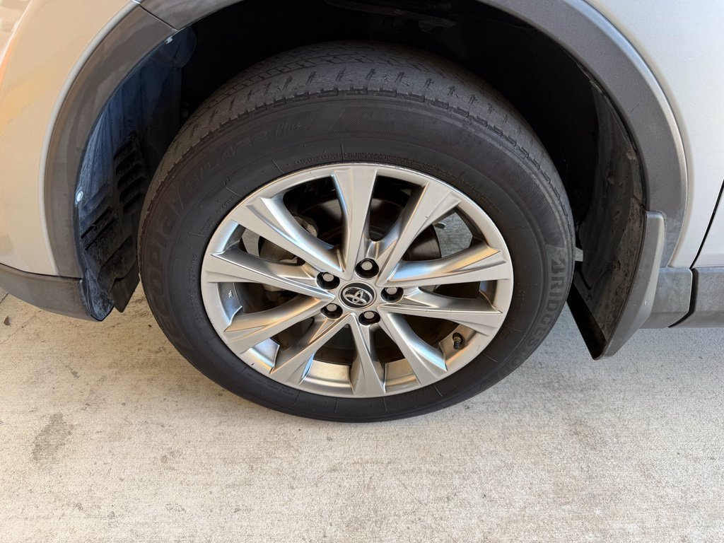 Used 2018 Toyota RAV4 Limited FWD image 32