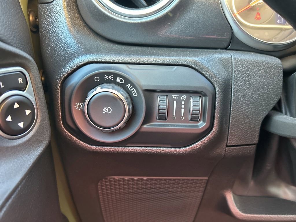 Used 2022 Jeep Wrangler Unlimited Rubicon w/ Trailer Tow Package image 38