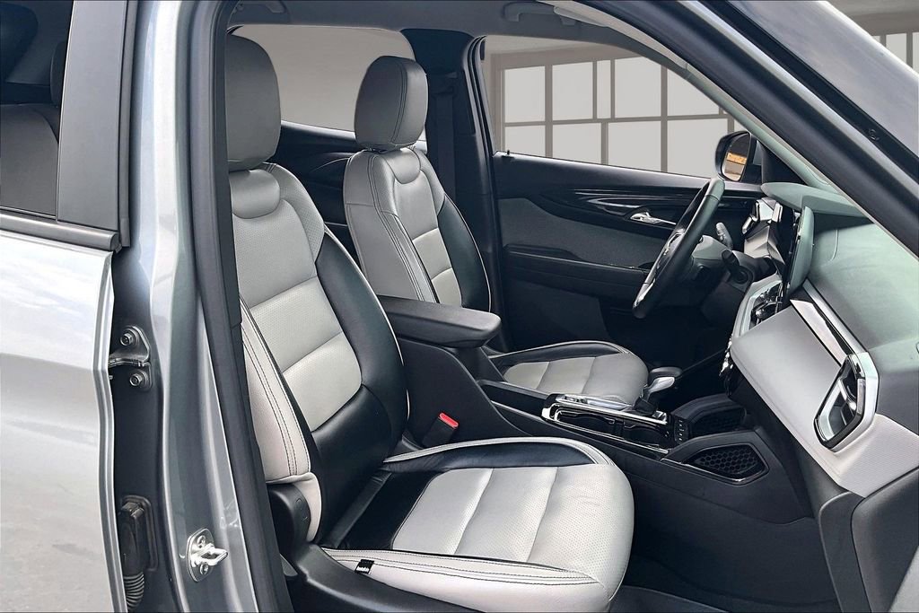 Used 2024 Chevrolet TrailBlazer LT w/ LT Cold Weather Package FWD image 27