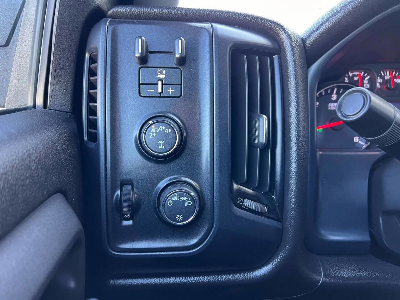 Used 2019 Chevrolet Silverado 1500 W/T w/ WT Convenience Package AWD/4WD image 28