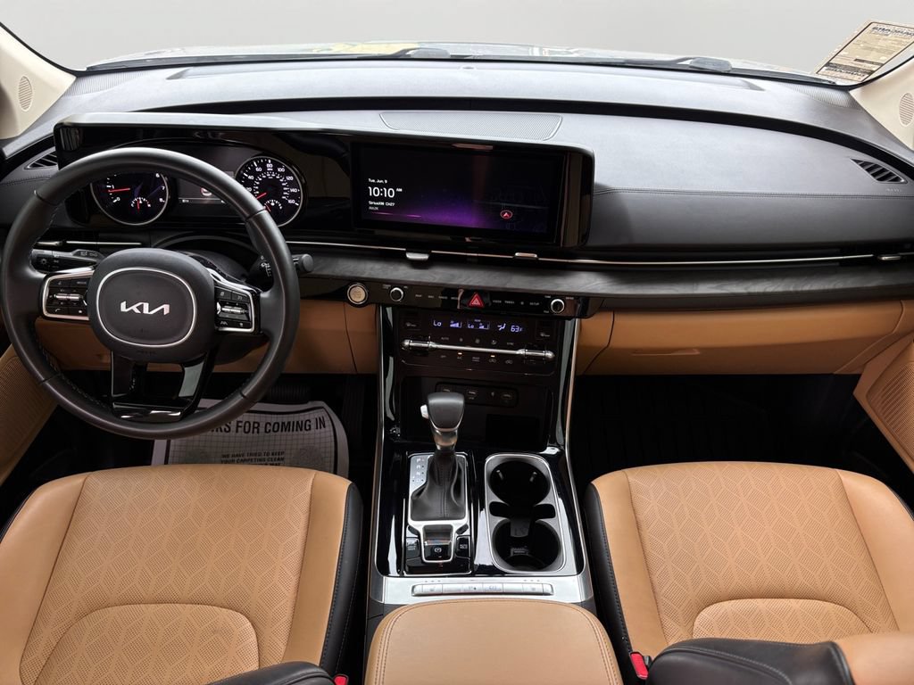 Used 2024 Kia Carnival EX FWD image 17