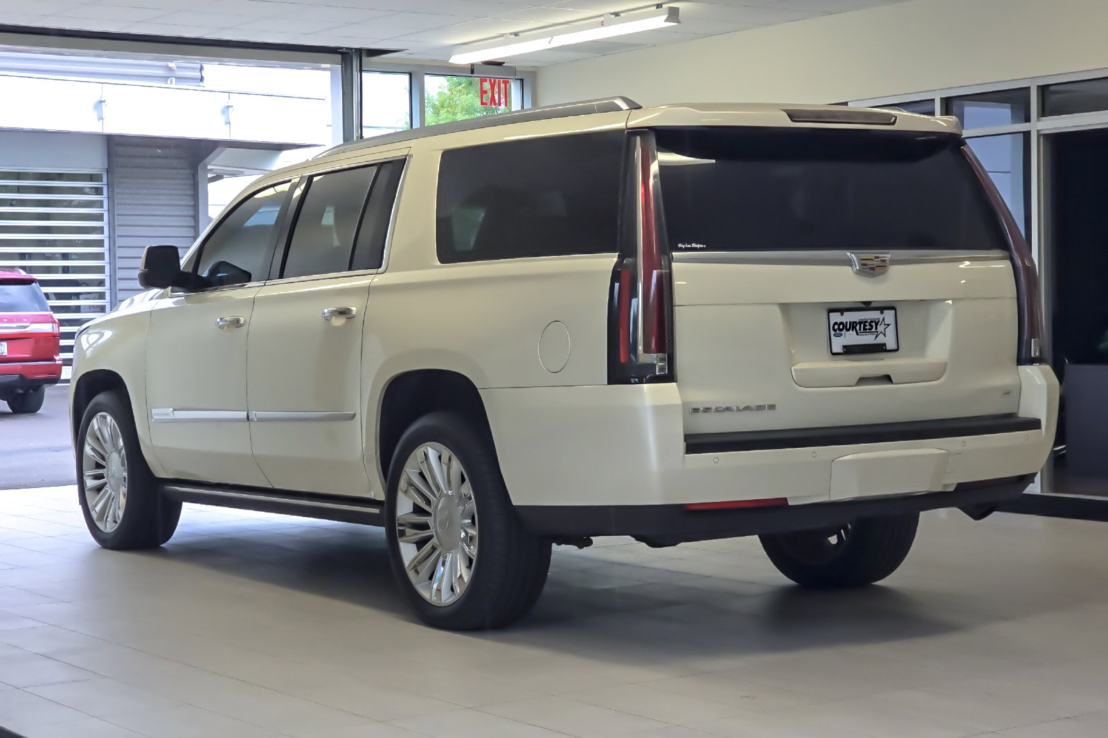 Used 2015 Cadillac Escalade ESV Platinum AWD/4WD image 6