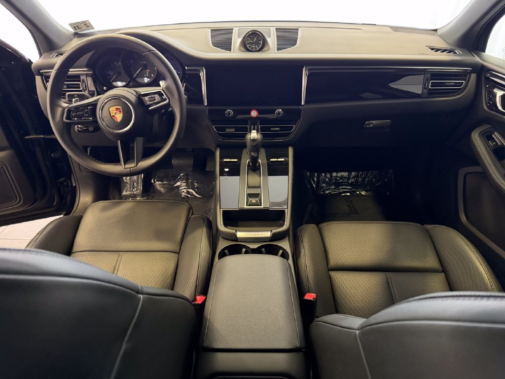 Certified 2026 Porsche Macan AWD/4WD image 17