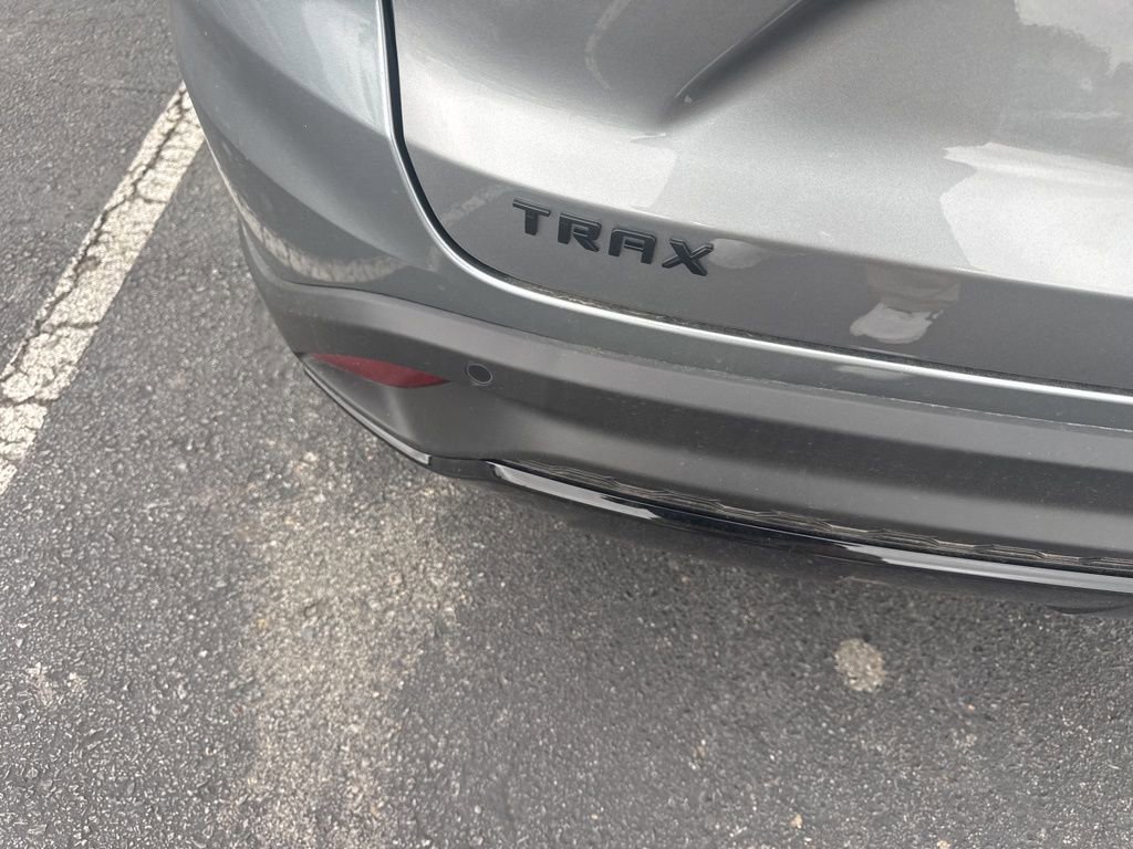 Used 2024 Chevrolet Trax RS w/ Sunroof Package FWD image 8