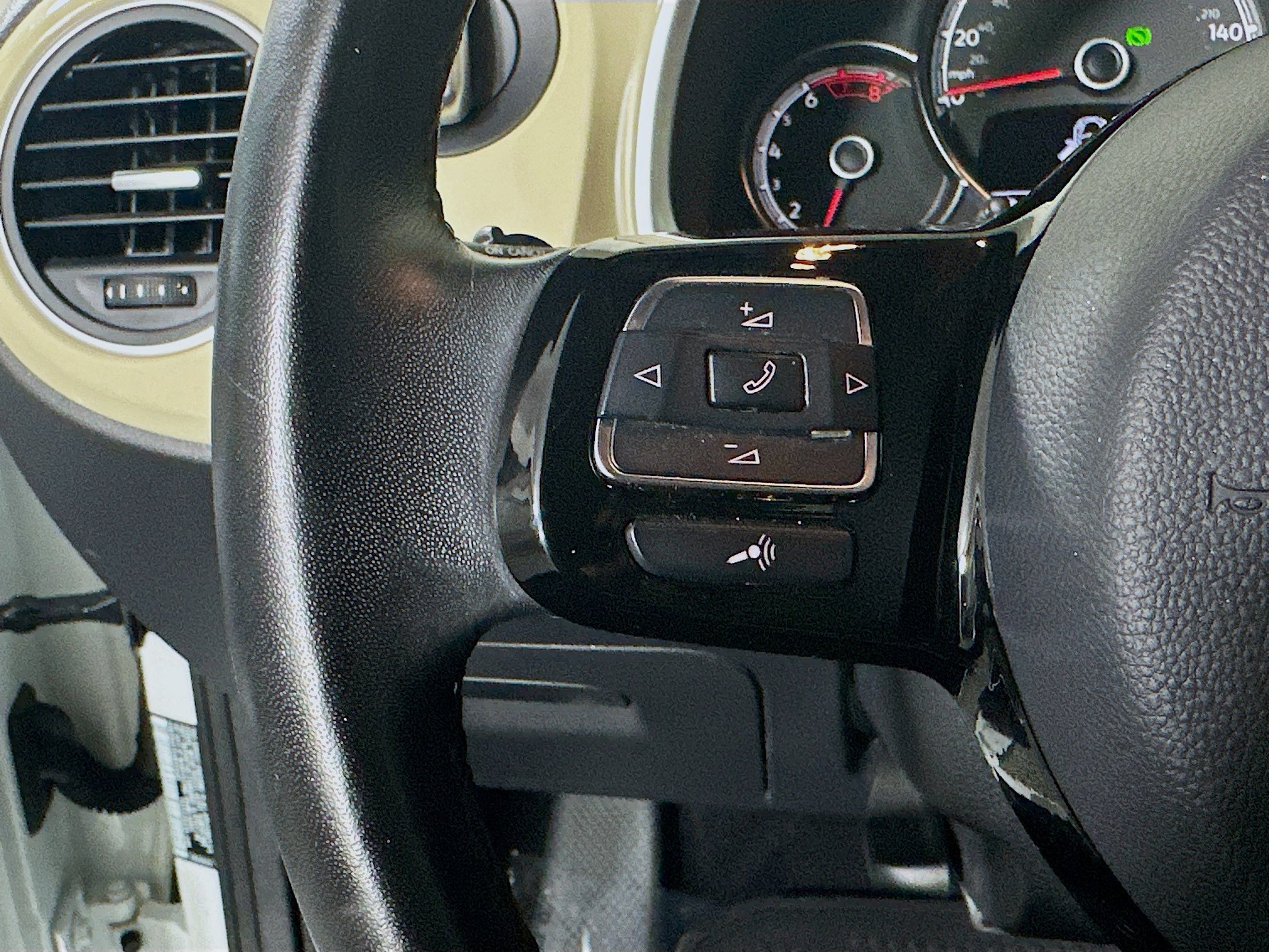 Used 2019 Volkswagen Beetle 2.0T Final Edition SEL FWD image 16