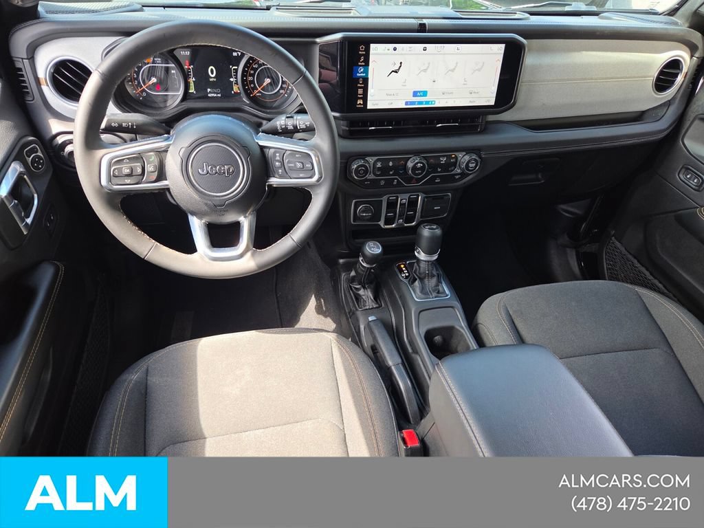Used 2025 Jeep Wrangler Unlimited Sahara AWD/4WD image 10