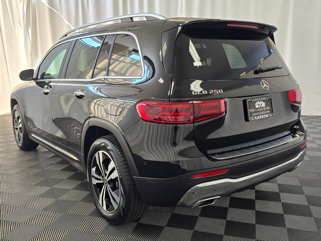 Used 2025 Mercedes-Benz GLB 250 4MATIC image 4