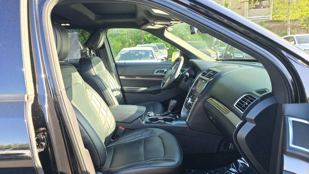 Used 2018 Ford Explorer Platinum AWD/4WD image 10