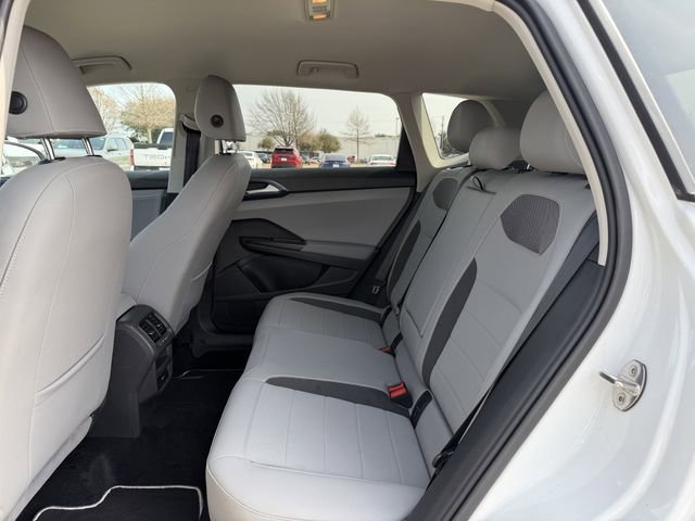 Used 2024 Volkswagen Taos SE image 26