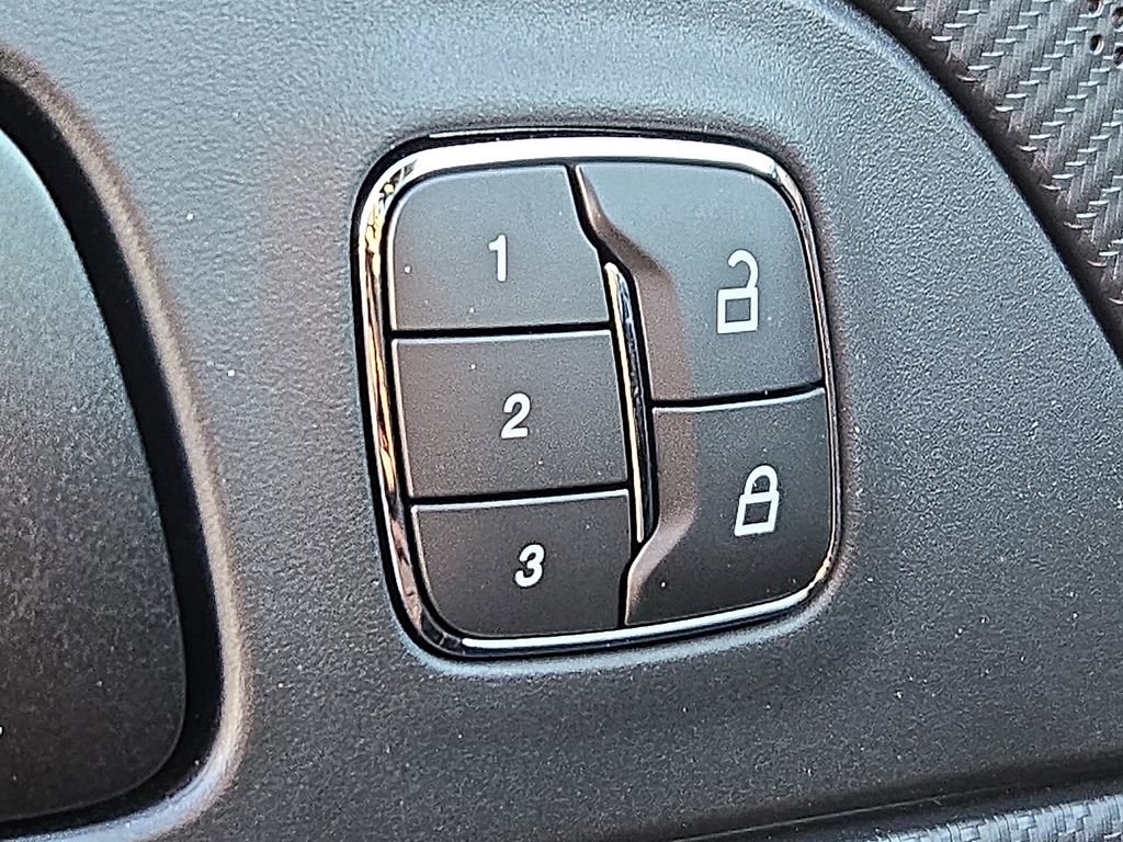 Used 2025 Ford Mustang Dark Horse image 18