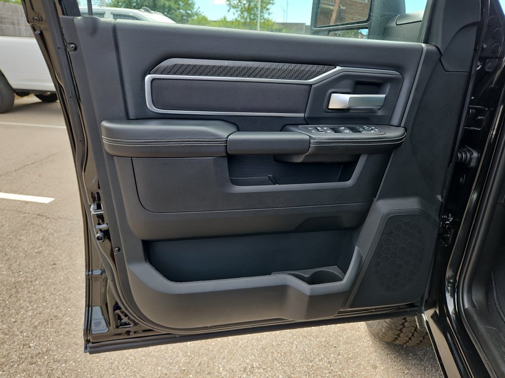 New 2026 RAM 2500 Big Horn AWD/4WD image 13