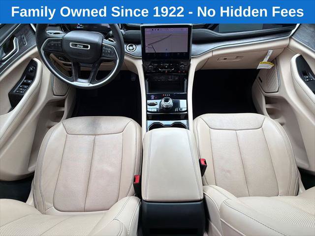 Certified 2022 Jeep Grand Cherokee Limited 4xe w/ Luxury Tech Group II AWD/4WD image 24
