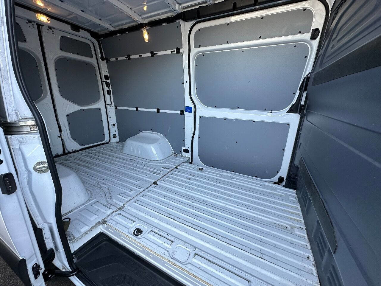 Used 2019 Freightliner Sprinter 3500 image 26