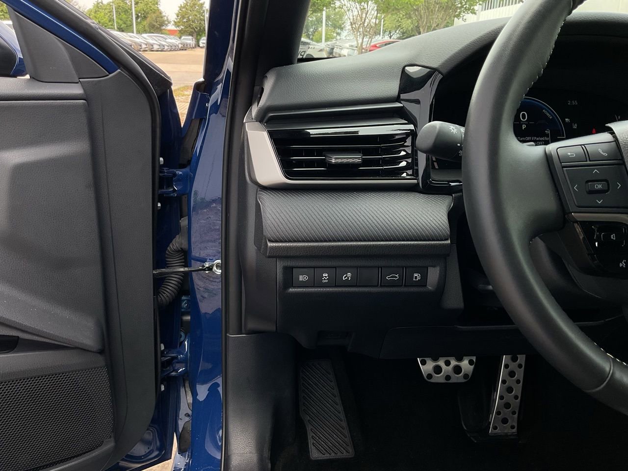 Used 2025 Toyota Camry SE image 26