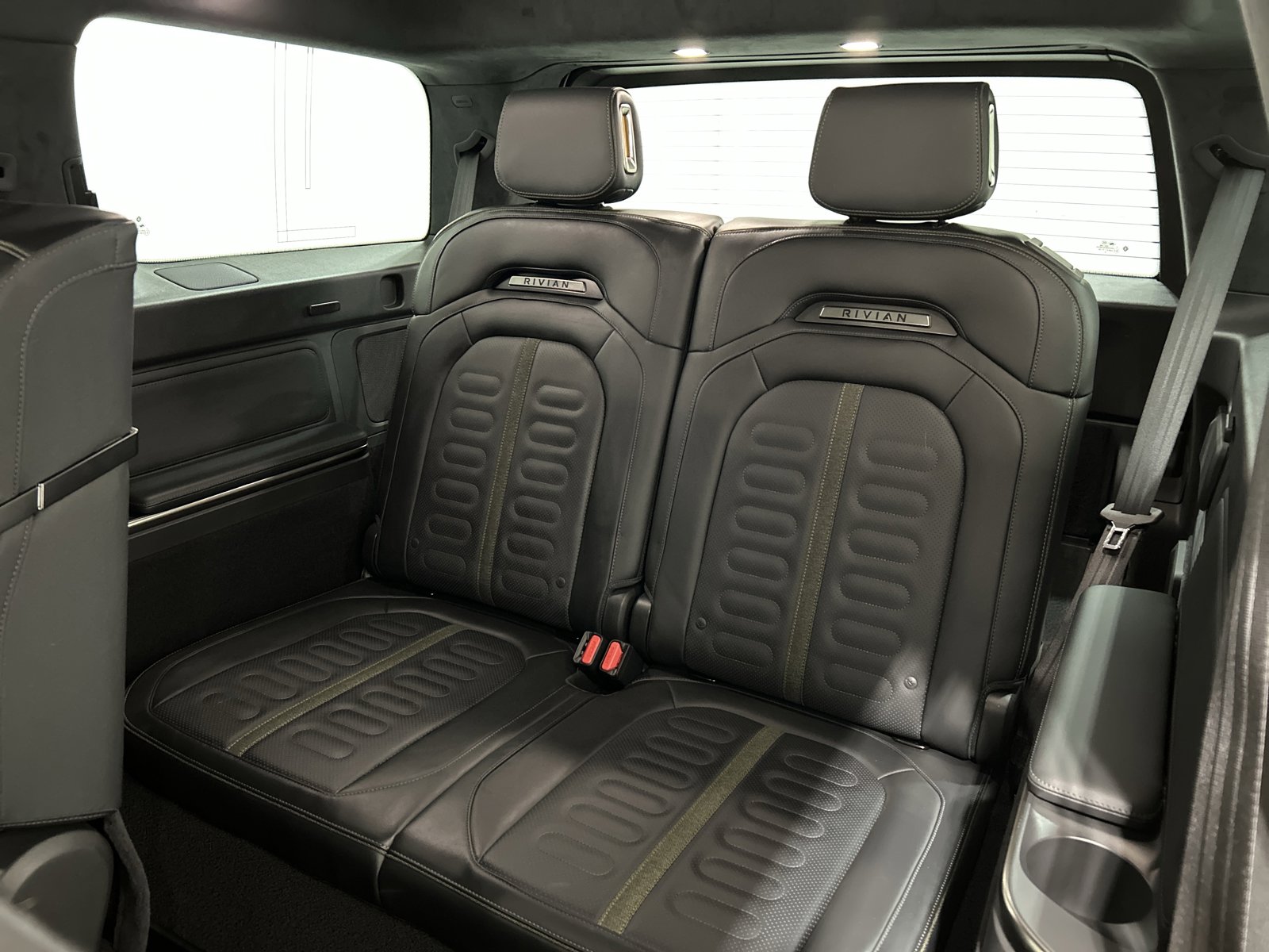 Used 2024 Rivian R1S Adventure image 22