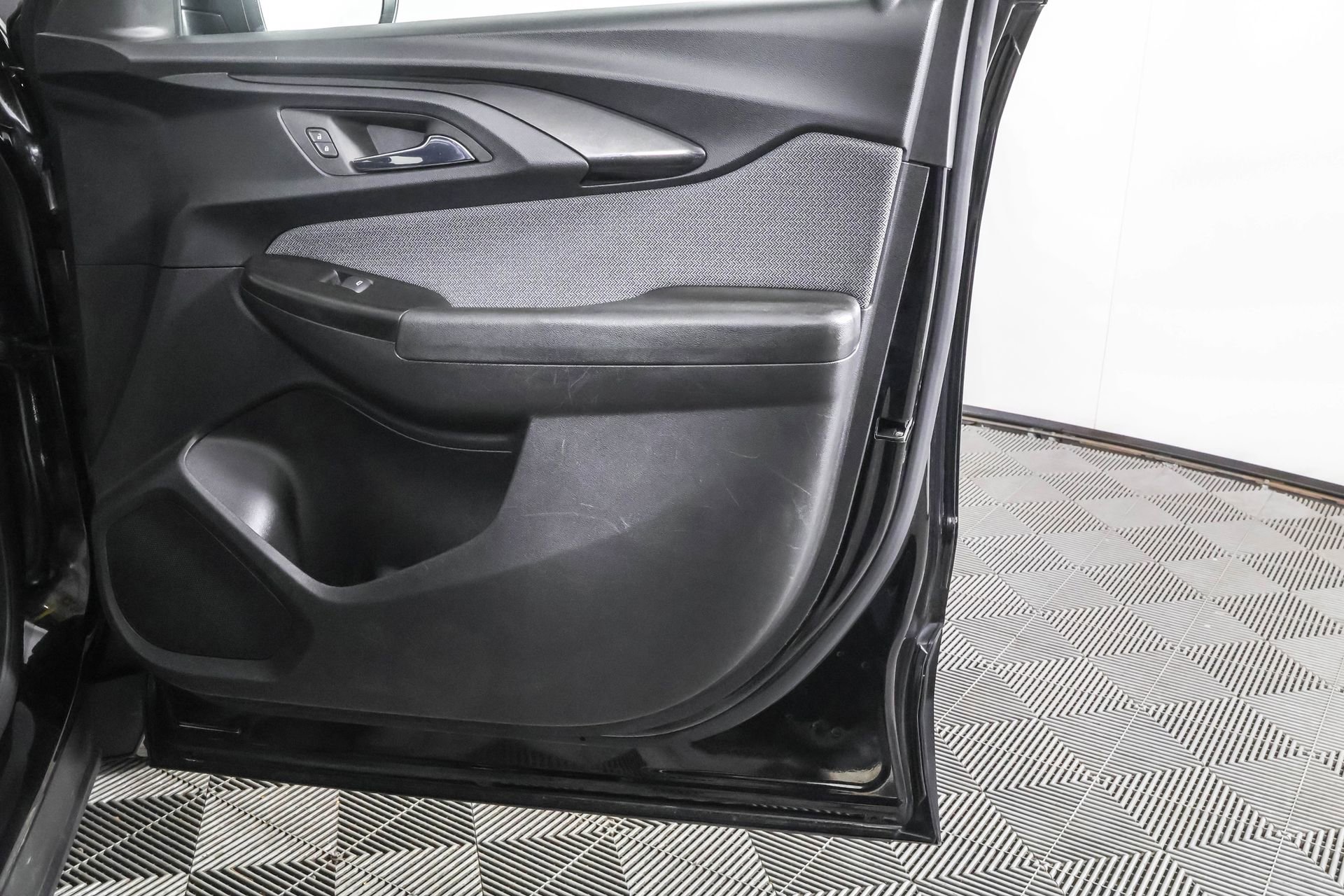 Used 2023 Chevrolet TrailBlazer LT image 44