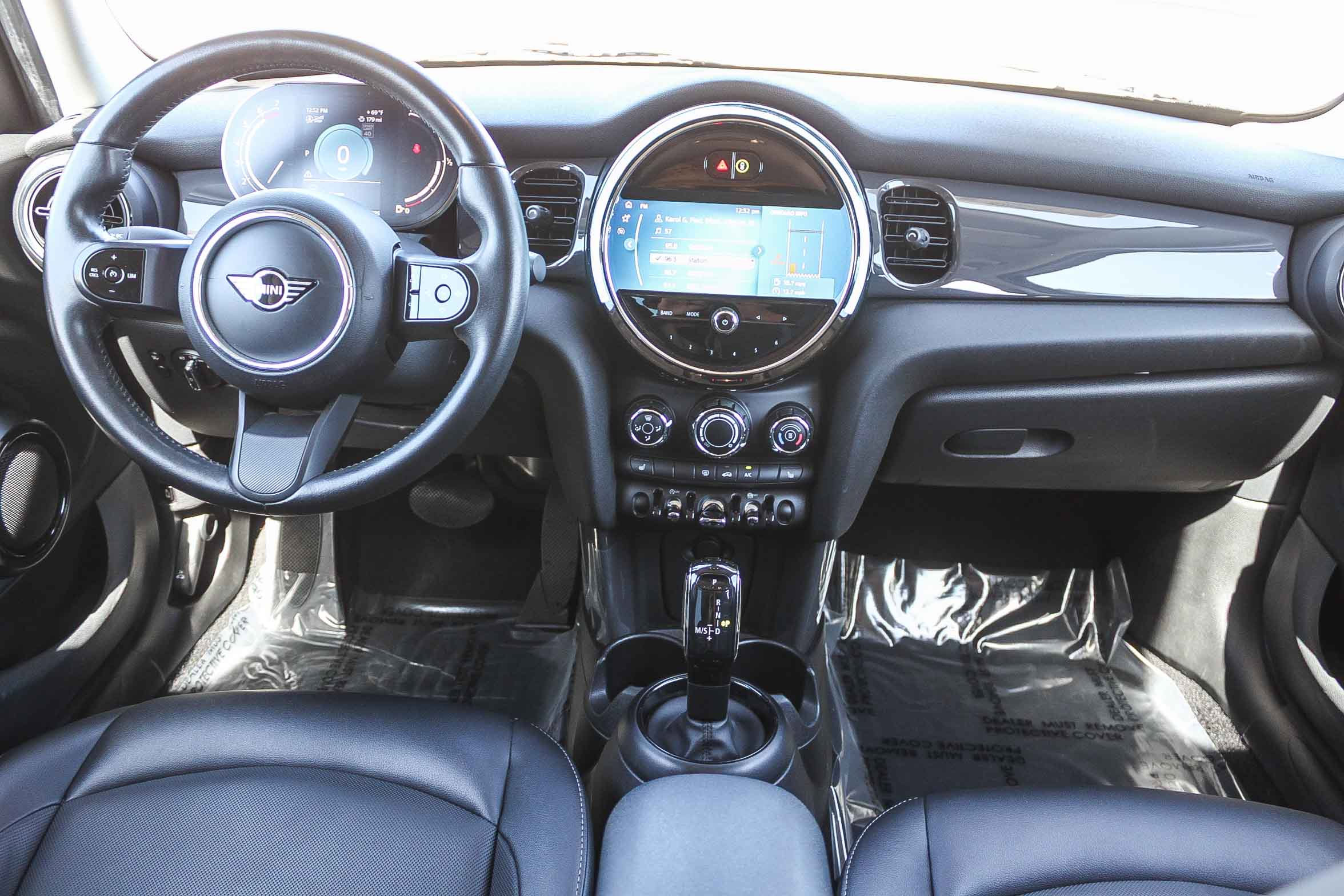 Used 2022 MINI Cooper 4-Door Hardtop image 14