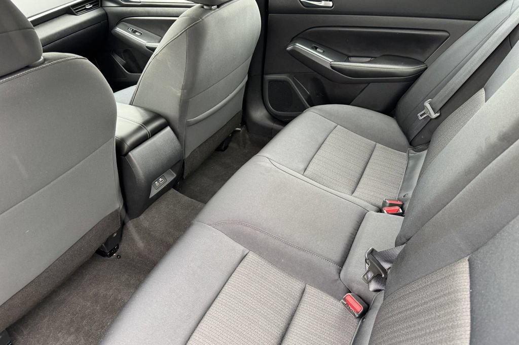 Used 2022 Nissan Altima 2.5 SV AWD/4WD image 12