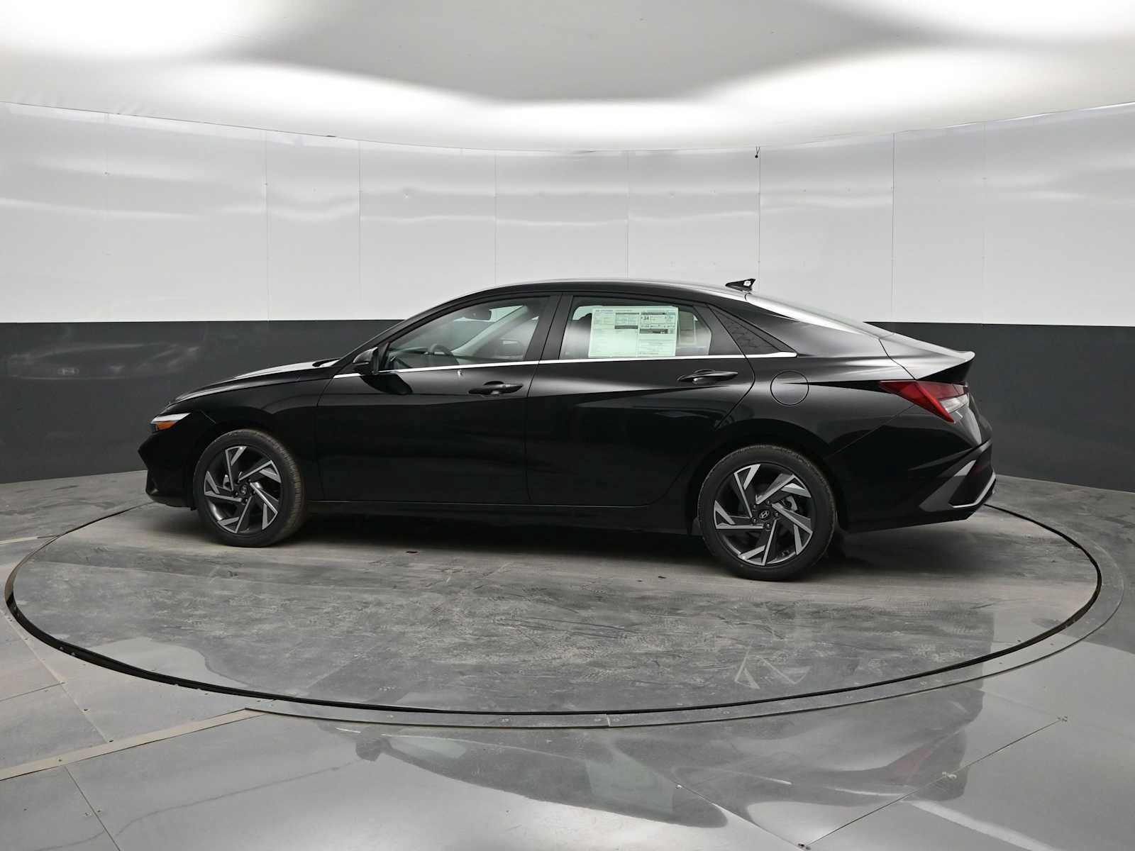 New 2026 Hyundai Elantra Limited FWD image 5