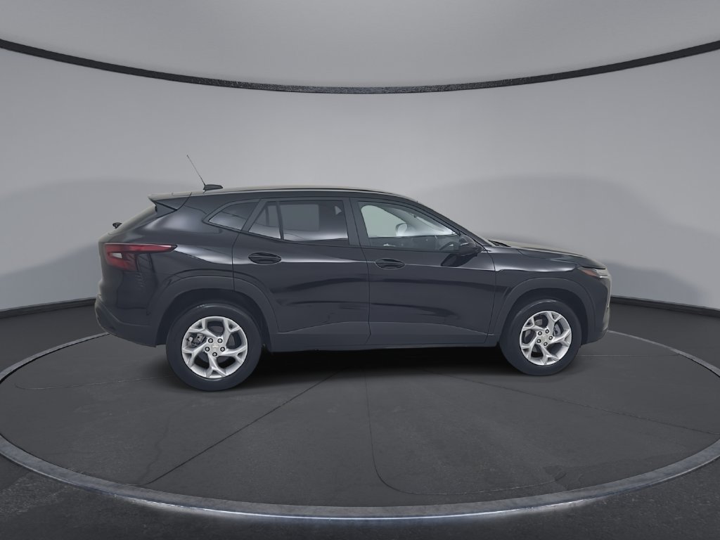 Used 2026 Chevrolet Trax LS w/ LS Convenience Package FWD image 17