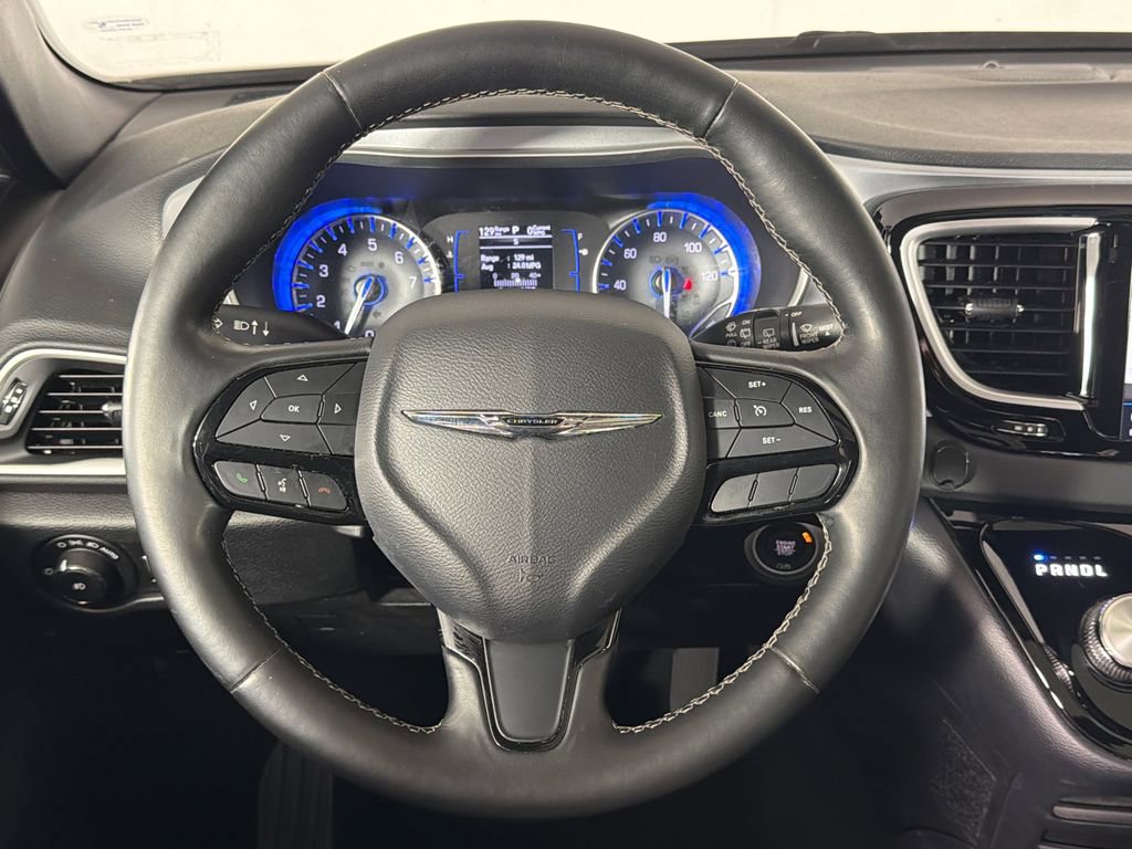 Used 2020 Chrysler Pacifica Touring-L w/ S Appearance Package FWD image 24