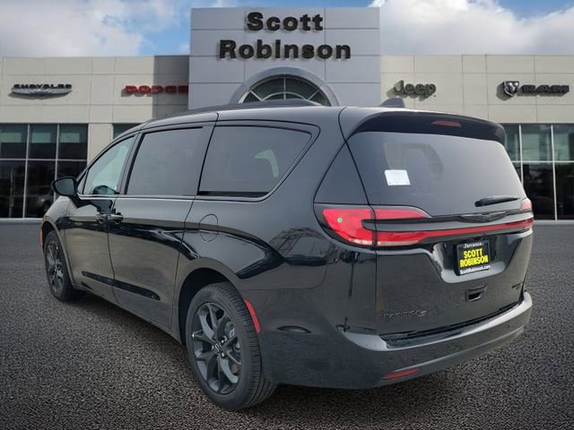 New 2026 Chrysler Pacifica Limited w/ S Appearance Package image 3