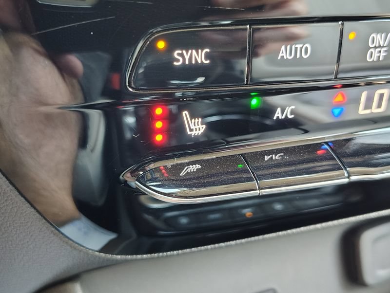 Certified 2024 Buick Encore GX Avenir AWD/4WD image 36
