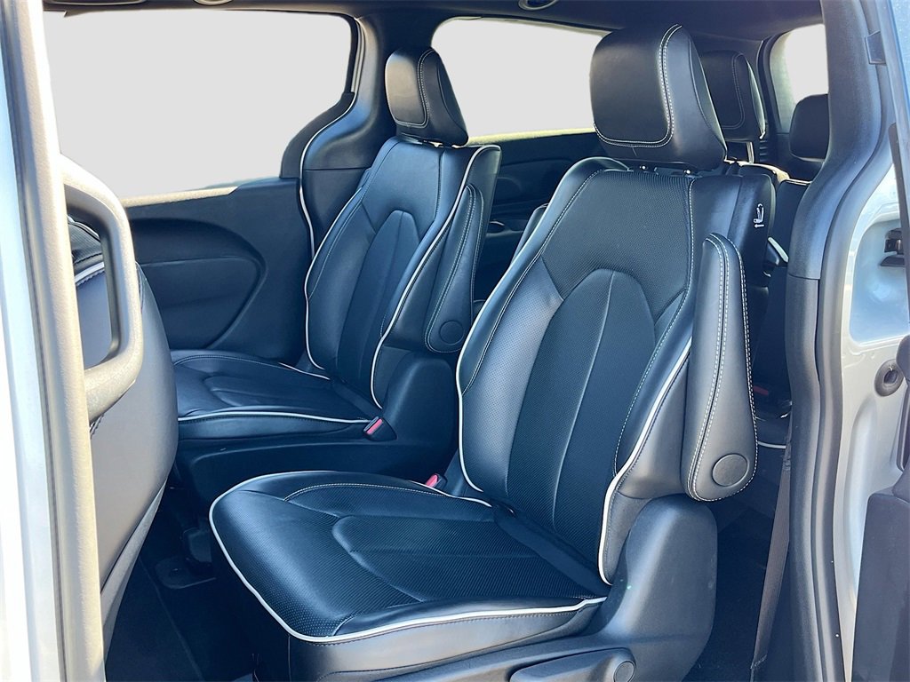 Certified 2024 Chrysler Pacifica Premium image 25