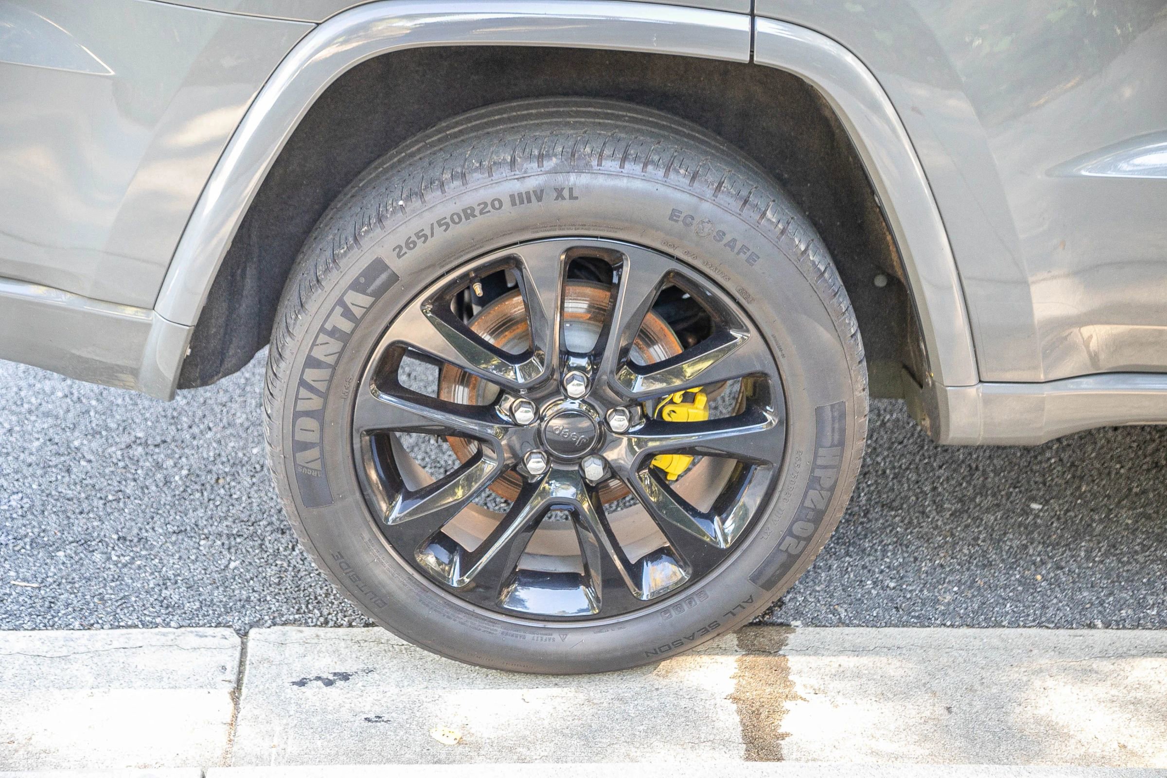 Used 2020 Jeep Grand Cherokee Altitude image 13