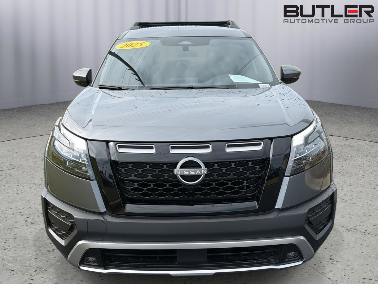 Used 2025 Nissan Pathfinder Rock Creek AWD/4WD image 9