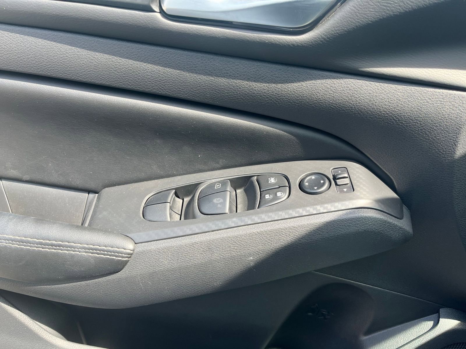 Used 2025 Nissan Altima 2.5 SV FWD image 18