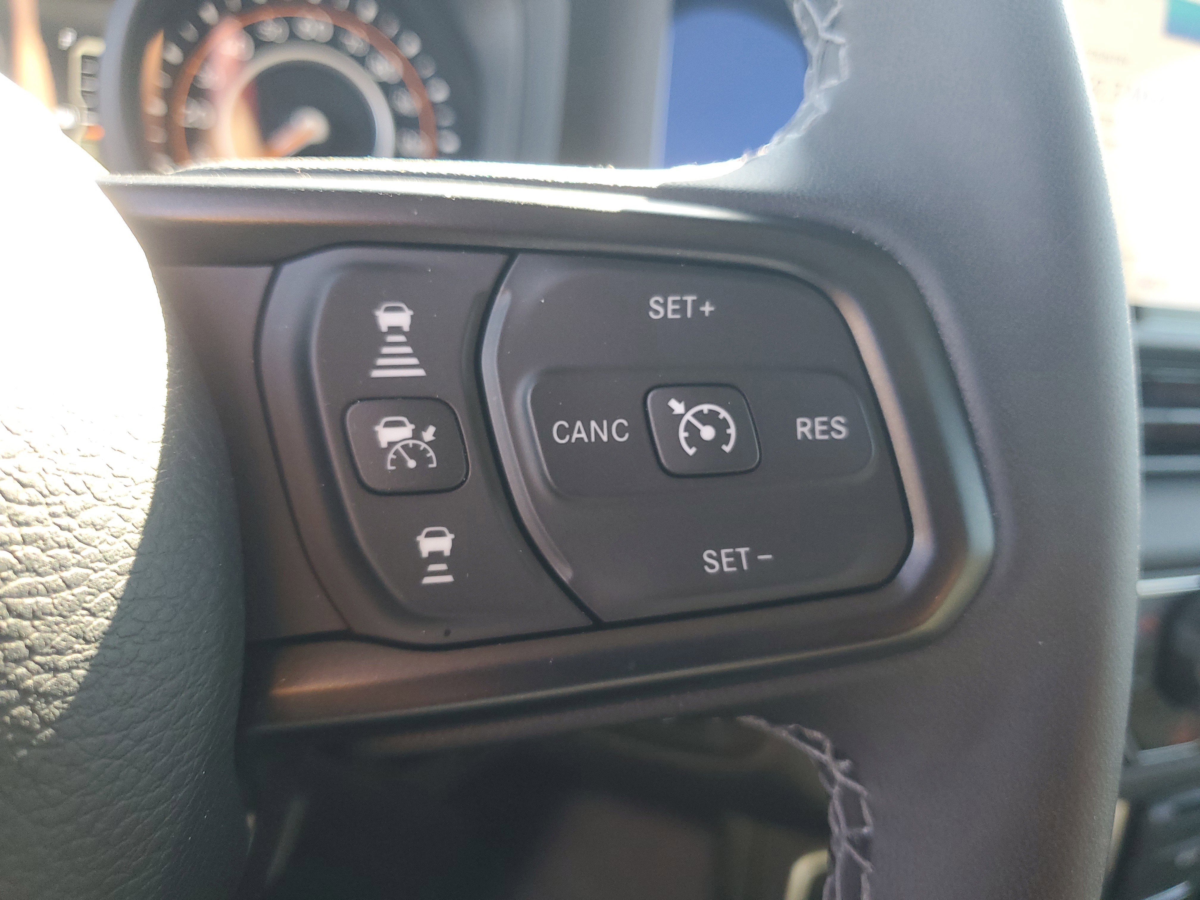 Used 2025 Jeep Wrangler Unlimited Rubicon w/ Convenience Group AWD/4WD image 16