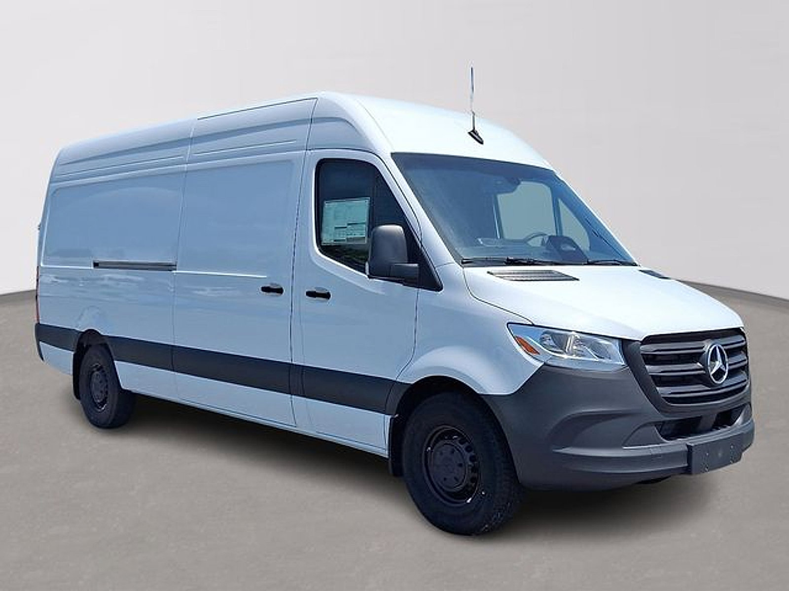 Used 2025 Mercedes-Benz Sprinter 2500 image 3