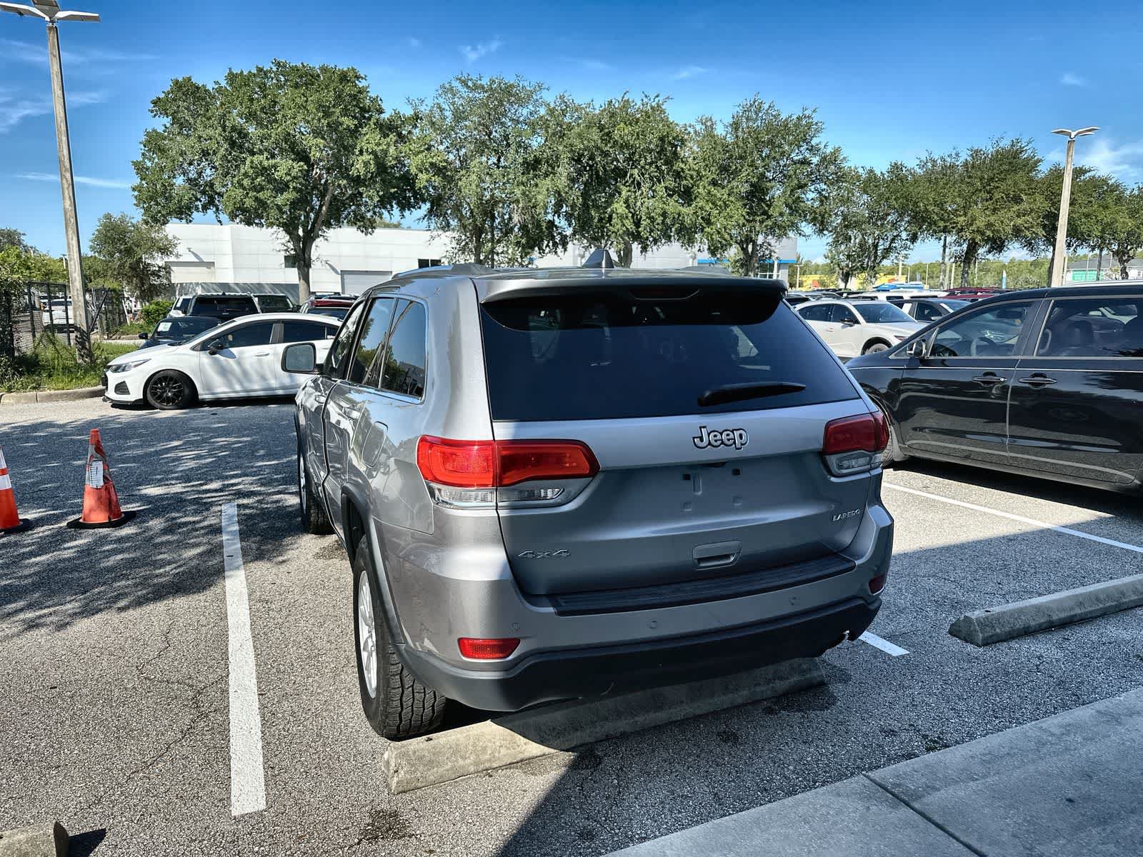 Used 2018 Jeep Grand Cherokee Laredo AWD/4WD image 6