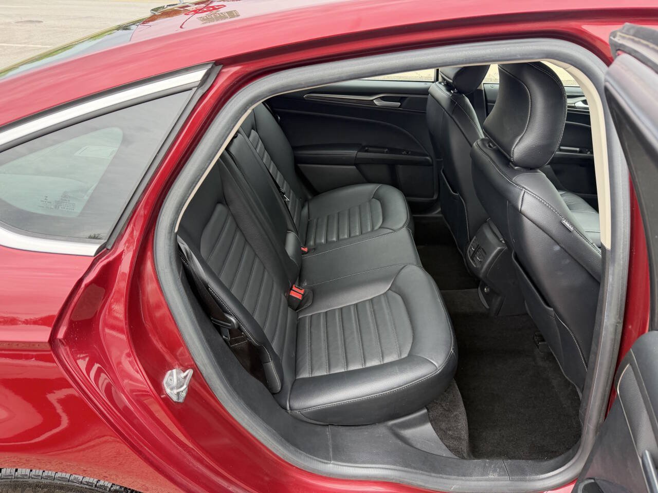 Used 2017 Ford Fusion SE w/ Fusion SE Technology Package FWD image 17