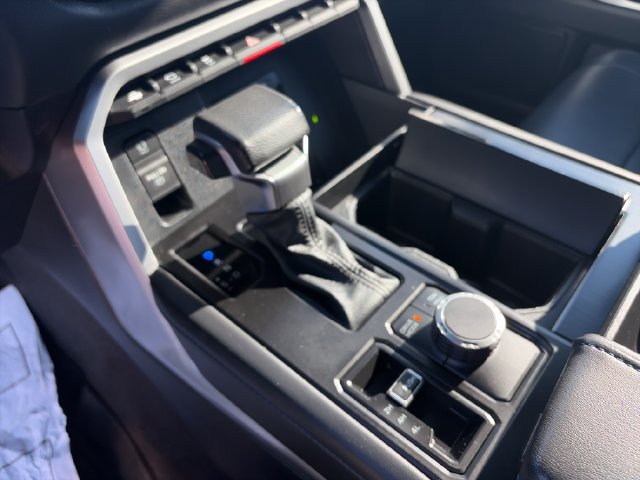 Used 2024 Toyota Tundra Platinum AWD/4WD image 24
