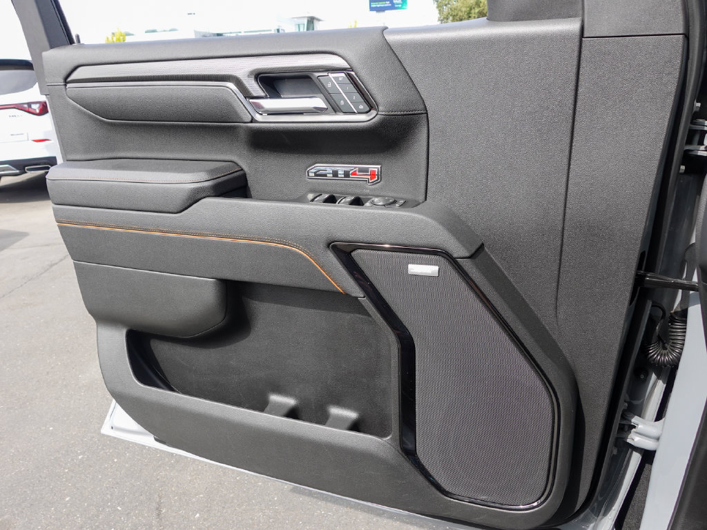 Used 2025 GMC Sierra 1500 AT4 w/ AT4 Premium Package AWD/4WD image 19