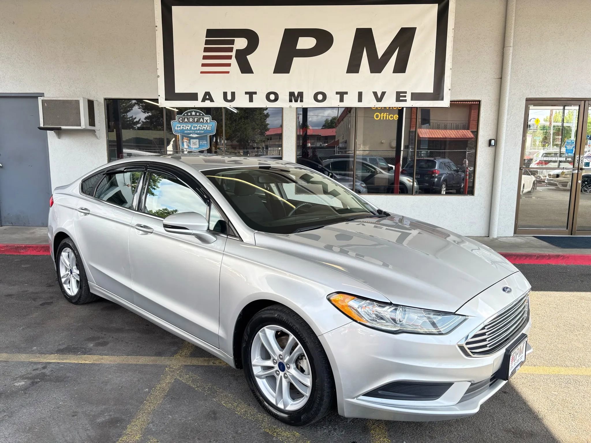 Used 2018 Ford Fusion SE image 1