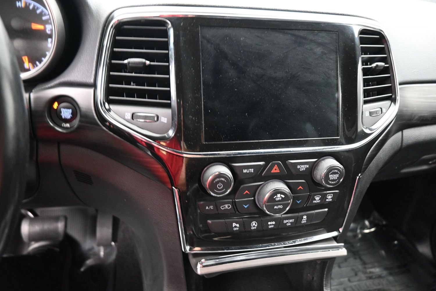 Used 2021 Jeep Grand Cherokee Laredo X AWD/4WD image 16
