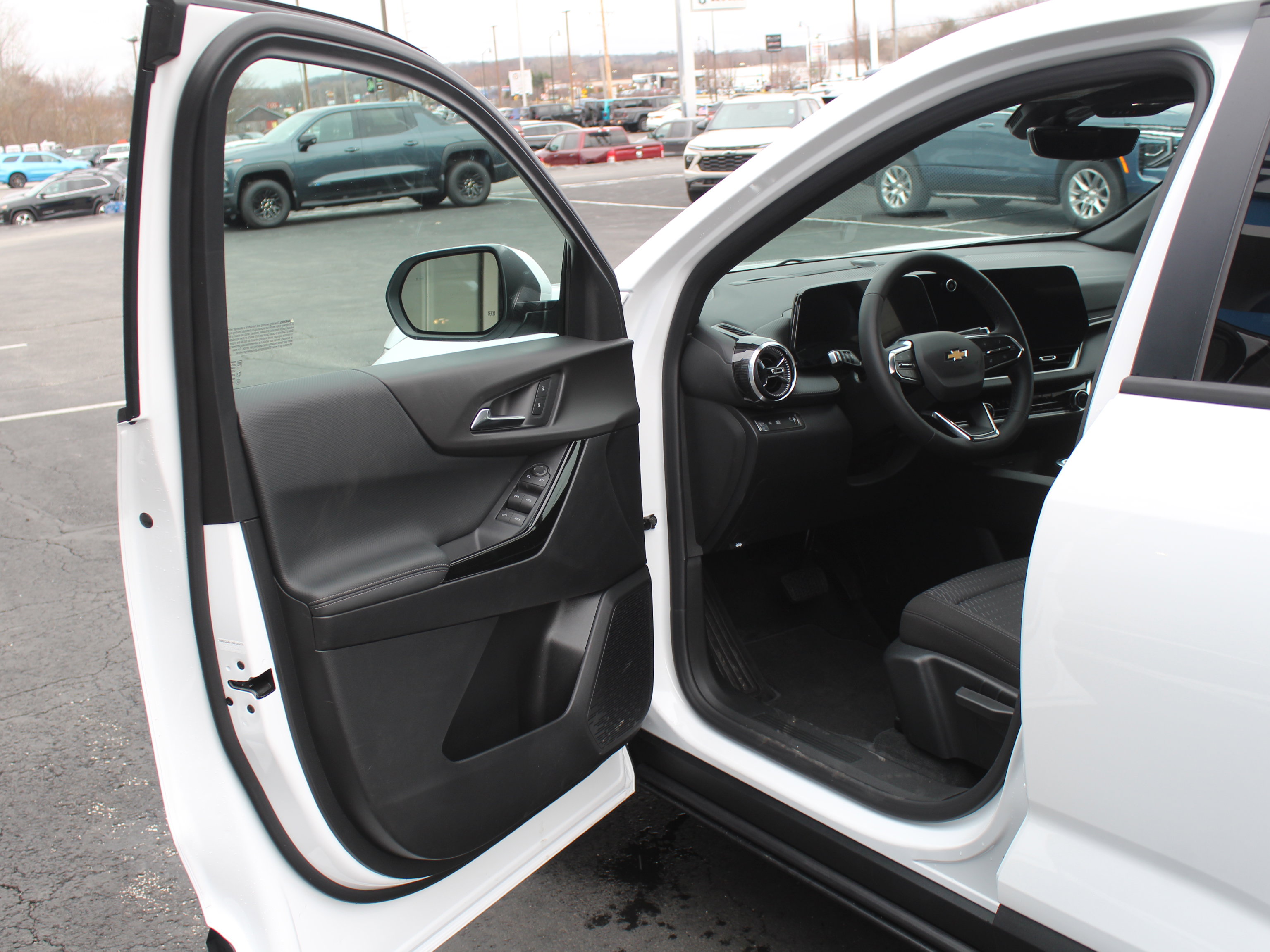 New 2026 Chevrolet Equinox LT w/ Safety and Technology Package image 8