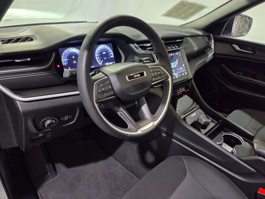 Certified 2024 Jeep Grand Cherokee Laredo X AWD/4WD image 6